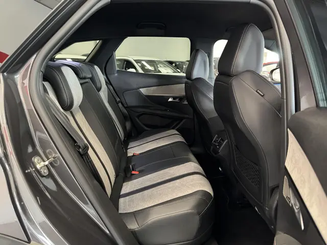 Peugeot 3008 1.6 HYbrid4 300 GT 2021 Hybride Benzine 16