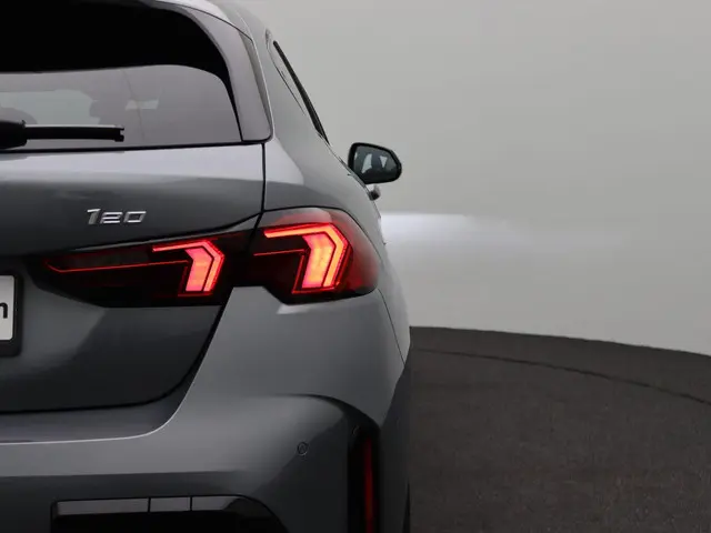 BMW 1 Serie 120 2025 Benzine 19