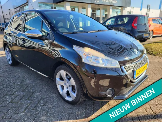 Peugeot 208 1.2 VTi Allure 2013 Benzine 10