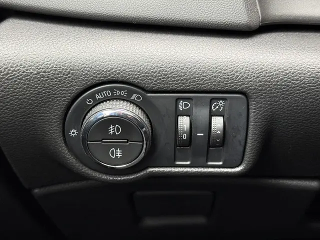 Opel Astra Sports Tourer 1.4 Turbo Sport + 2015 Benzine 37