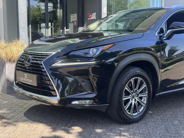 Lexus NX 300h Edition 30 2021 Hybride Benzine 13
