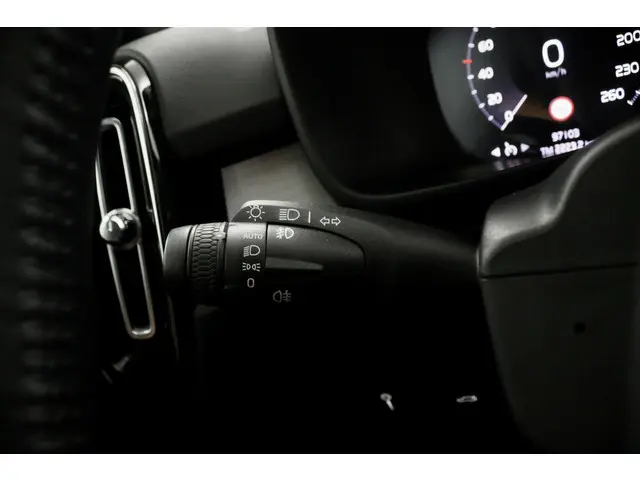 Volvo XC40 1.5 T3 Inscription zwart 2018 Benzine 17