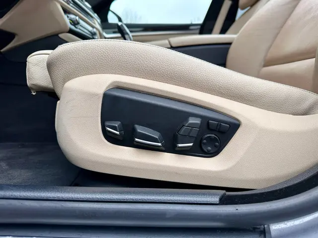 BMW 5 Serie Touring 520i Executive 2014 Benzine 9