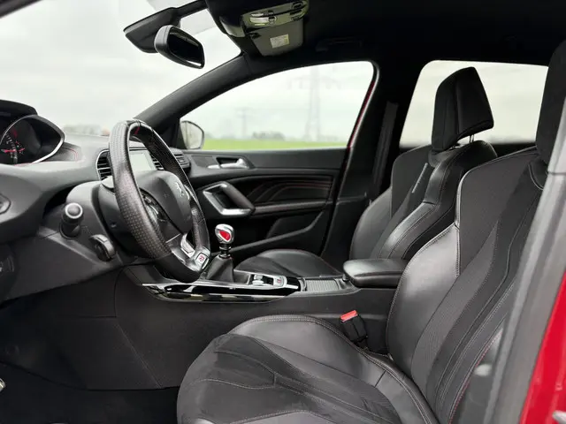 Peugeot 308 1.6 e-THP GTi 270pk 2016 Benzine 33