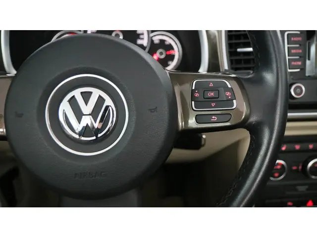 Volkswagen Beetle 2.0 TDI 140pk Design 2013 Diesel 32