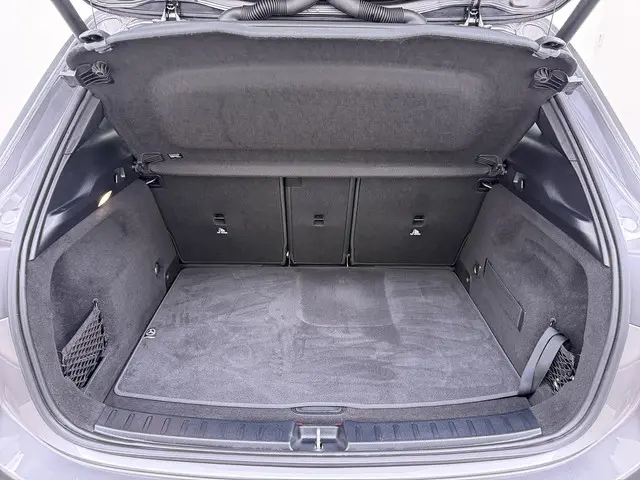 Mercedes-Benz GLA 250 e AMG line 2025 Hybride Benzine 7