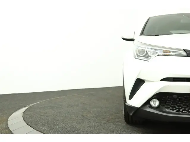 Toyota C-HR 1.8 Hybrid Dynamic 2017 Hybride Benzine 35