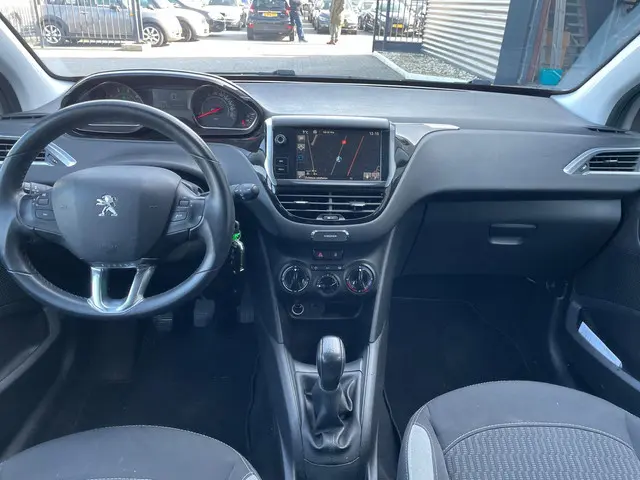 Peugeot 208 1.2 PureTech Style 2015 Benzine 17