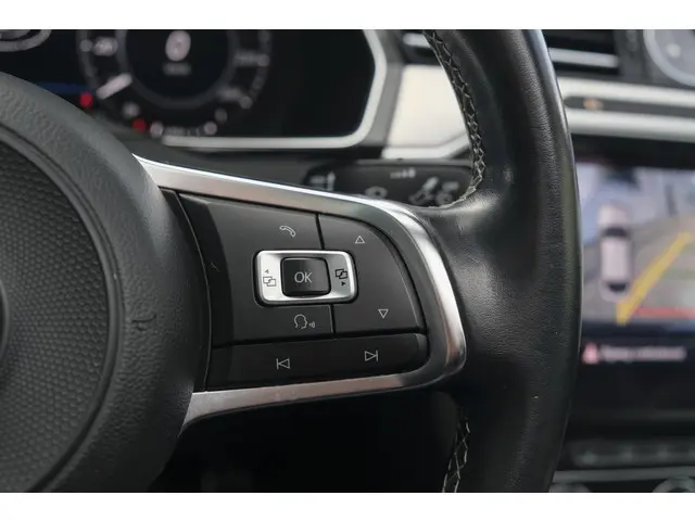 Volkswagen Arteon 1.5 TSI R-line 150pk 2018 Benzine 29