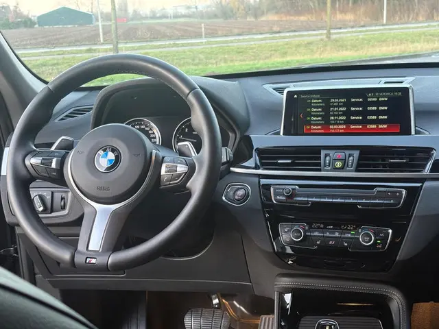 BMW X1 SDrive20i High Executive 2018 Benzine 11