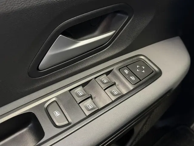 Dacia Sandero Stepway 1.0 TCe 90 Extreme 2024 Benzine 32