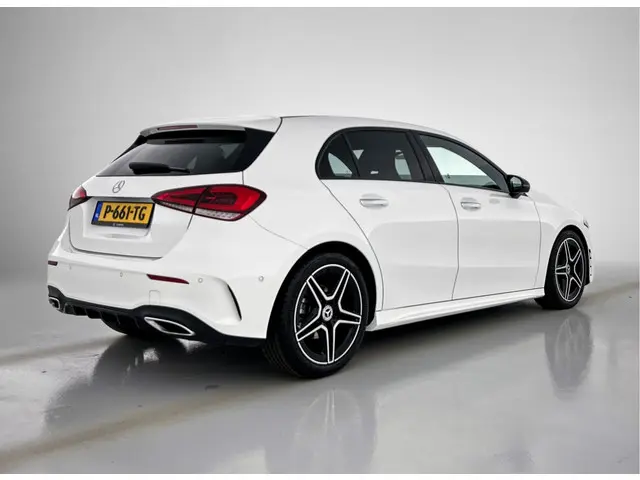 Mercedes-Benz A-Klasse 180 Premium Plus 2021 Benzine 2