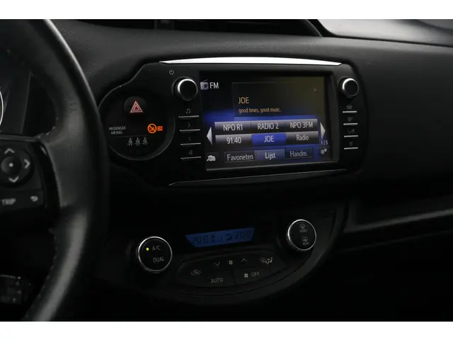 Toyota Yaris 1.5 Hybrid Executive 2017 Hybride Benzine 13