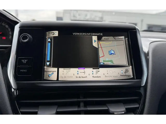 Peugeot 208 1.2 VTi Envy 2014 Benzine 12