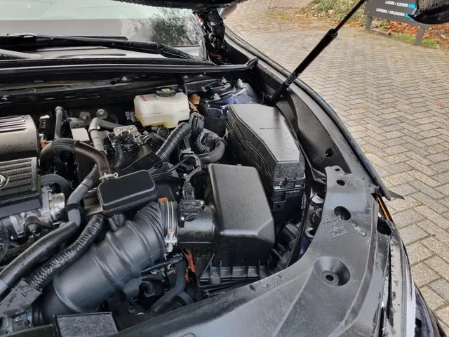 Lexus ES 300h President Line 2023 Hybride Benzine 9