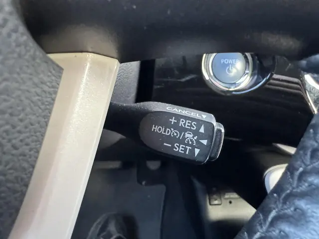 Toyota Prius 1.8 Plug-in Executive 2019 Hybride Benzine 14