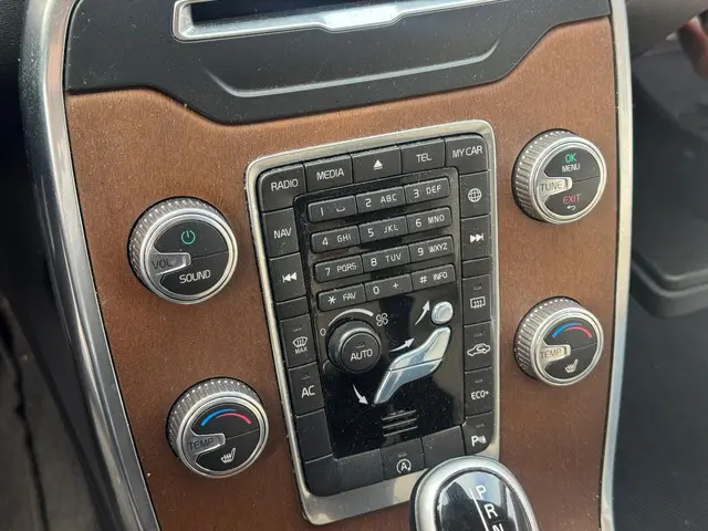 Volvo V70 T5 Summum Automaat 2016 Benzine 6