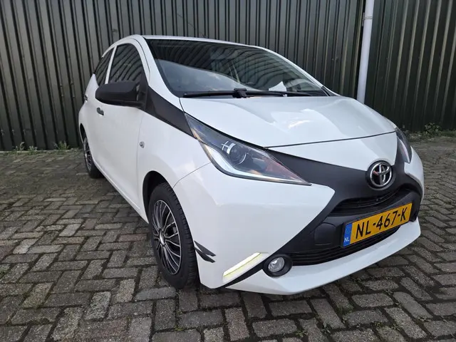 Toyota Aygo 1.0 VVT-i X-Play NAVI 2017 Benzine 9