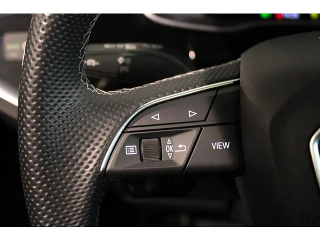 Audi Q3 35 TFSI S edition PANO | Sfeer 2023 Benzine 30