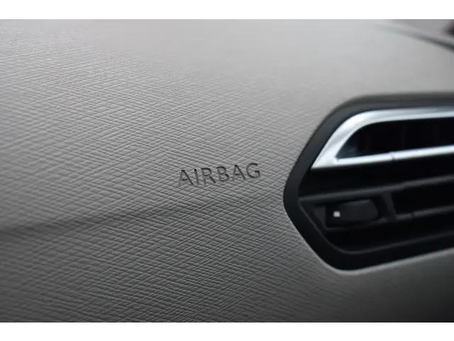 Citroën C4 Picasso PureTech 130 Shine 2017 Benzine 19