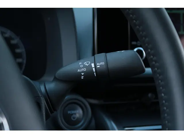 Toyota C-HR 1.8 Hybrid 140 Dynamic, 2024 Hybride Benzine 30