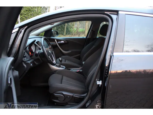 Opel Astra Sports Tourer 1.4 Turbo Blitz 2015 Benzine 16