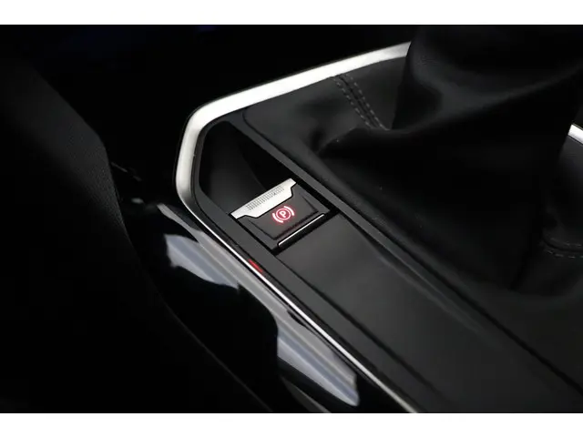 Peugeot 3008 1.2 PureTech Allure 2019 Benzine 19