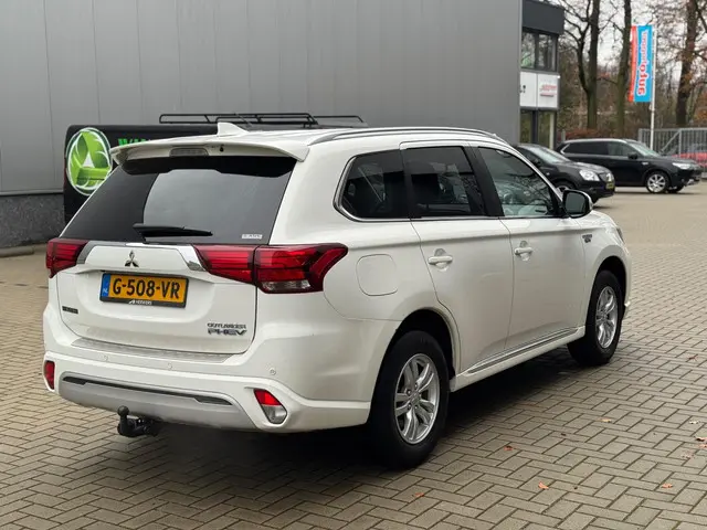 Mitsubishi Outlander 3