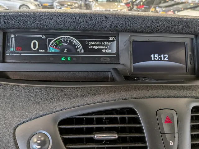 Renault Grand Scénic 1.2 TCe Bose 2013 Benzine 12