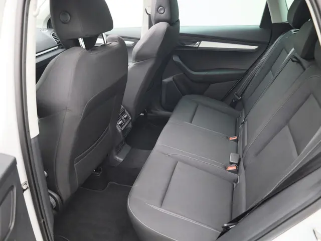 Škoda Karoq 1.5TSI/150PK Design DSG 2024 Benzine 19