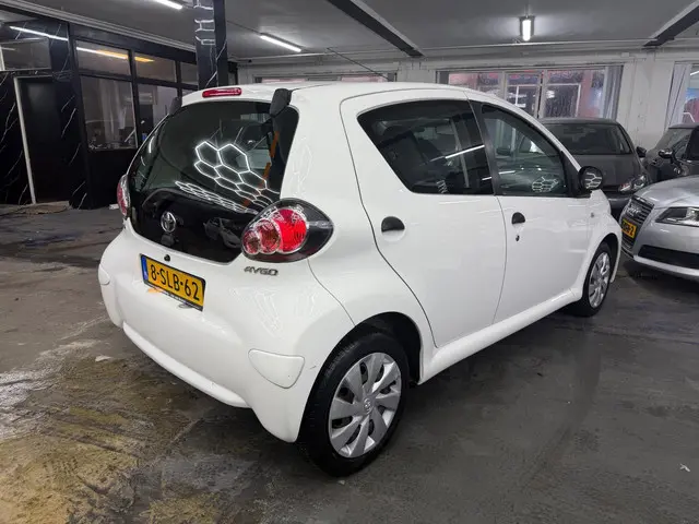 Toyota Aygo 1.0 VVT-i Now Airco 2013 Benzine 5