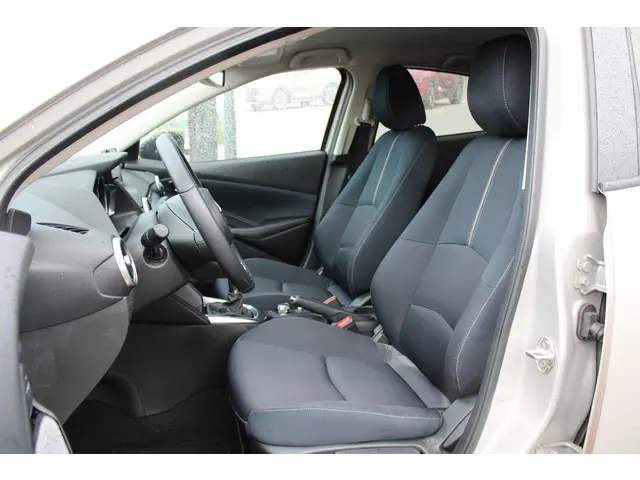 Mazda 2 1.5 Skyactiv-G Luxury 2023 Benzine 12