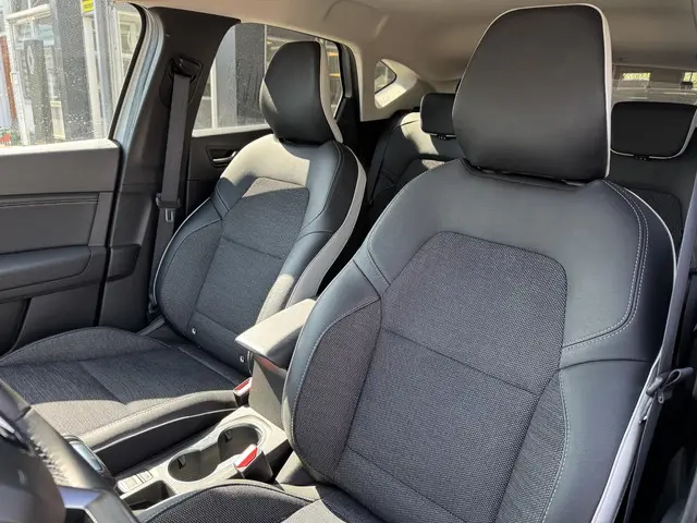 Renault Captur 1.3 TCe 140pk EDC Techno 2024 Benzine 12