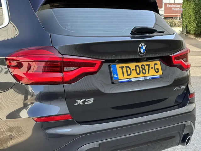 BMW X3 xDrive20i High Executive 2018 Benzine 44