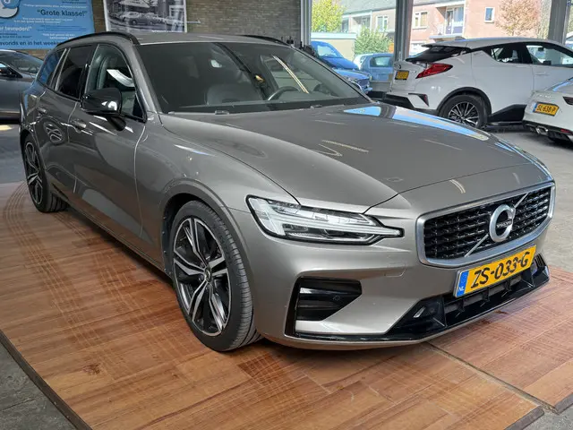 Volvo V60 2.0 T4 R-Design 2019 Benzine 22