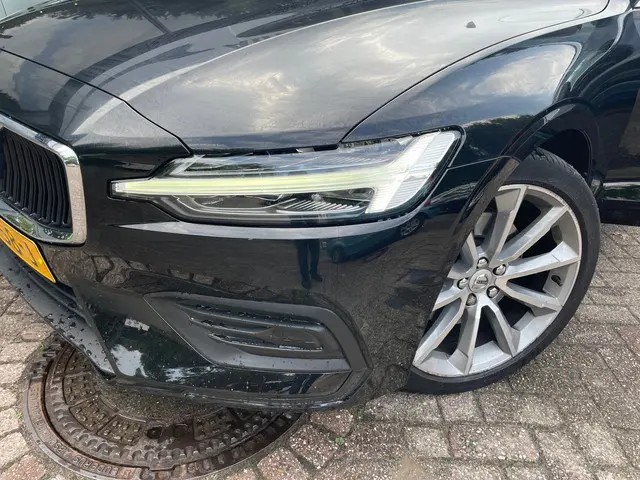 Volvo V60 2.0 T4 Momentum Pro 2019 Benzine 14