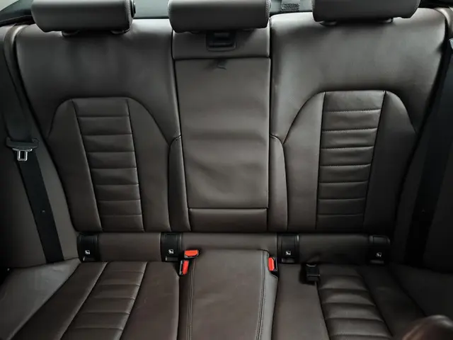 BMW 3 Serie 320e 2023 Hybride Benzine 33