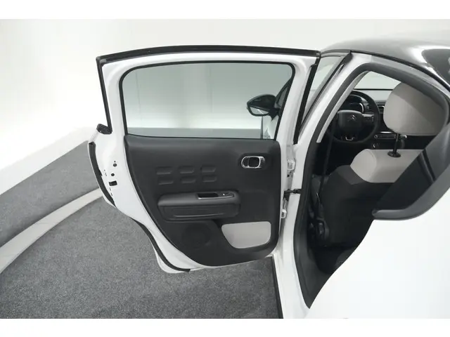 Citroën C3 PureTech 82 Shine 2023 Benzine 64