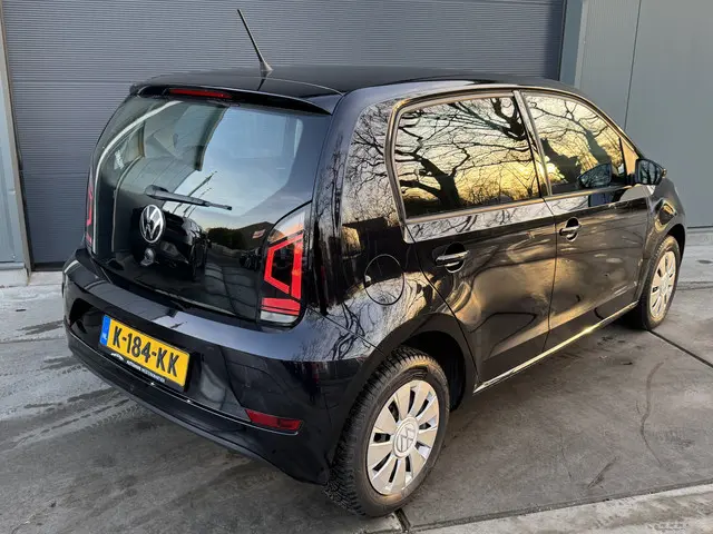 Volkswagen up! 1.0 BMT 60pk move up! 2021 Benzine 17