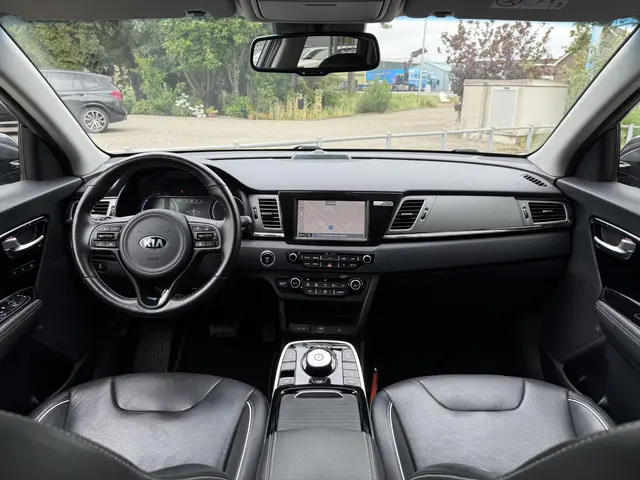 Kia e-Niro ExecutiveLine 64 kWh 2020 Elektrisch 18