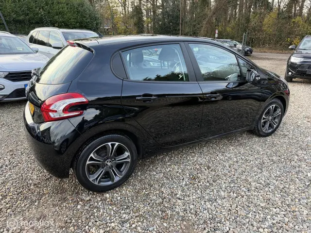 Peugeot 208 1.2 VTi Active,Airco,Cruise,5drs! 2013 Benzine 14