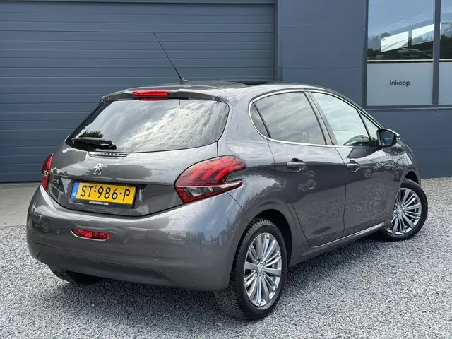 Peugeot 208 1.2 PureTech Allure 2018 Benzine 2