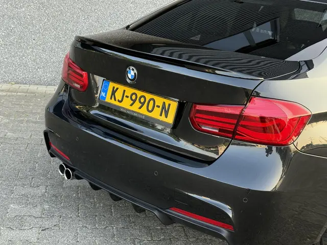 BMW 3 Serie 330e m Sport 2016 Hybride Benzine 24