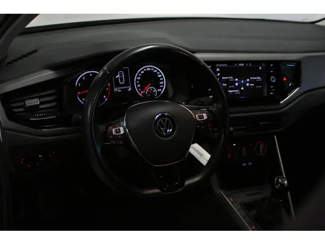 Volkswagen Polo 1.0 TSI Comfortline 2021 Benzine 9