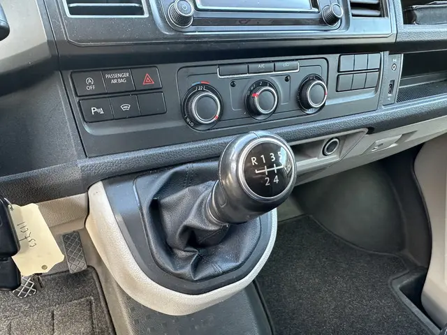 Volkswagen Transporter buscamper 2016 Diesel 24