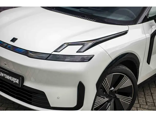 Lynk & Co 08 1.5 More 2025 Hybride Benzine 17