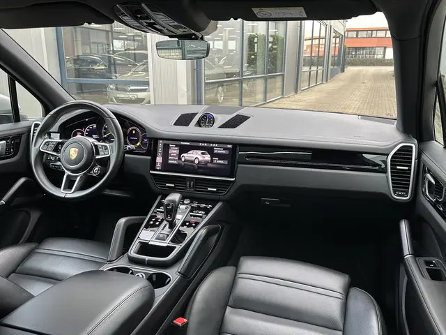 Porsche Cayenne 3.0 E-Hybrid 2021 Hybride Benzine 60