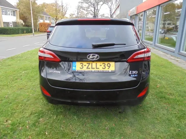 Hyundai i30 Wagon 1.6 GDI Go! 2015 Benzine 24