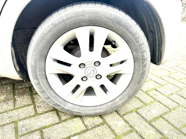 Opel Agila 1.0 Edition 2012 Benzine 15