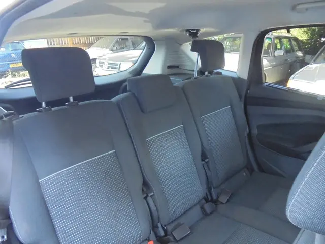 Ford C-MAX 1.0 Titanium APK TREKHAAK 2013 Benzine 21